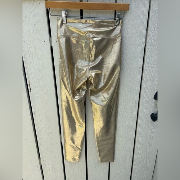 Heroine Sport Marvel Metallic Gold Leggings Athletic Athleisure Size Small - Picture 3 of 3